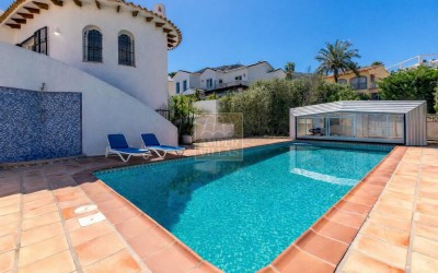A villa divided into two separate homes in El Albir.